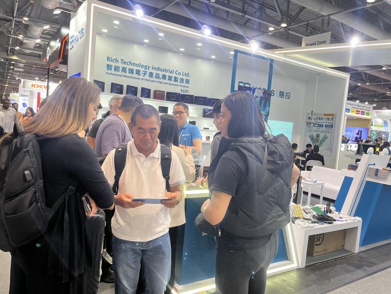 HOTUS Technologys 2024 Spring Hong Kong Global Resource Consumer Electronics Exhibition Successfully Ends Autumn Meeting(图2)