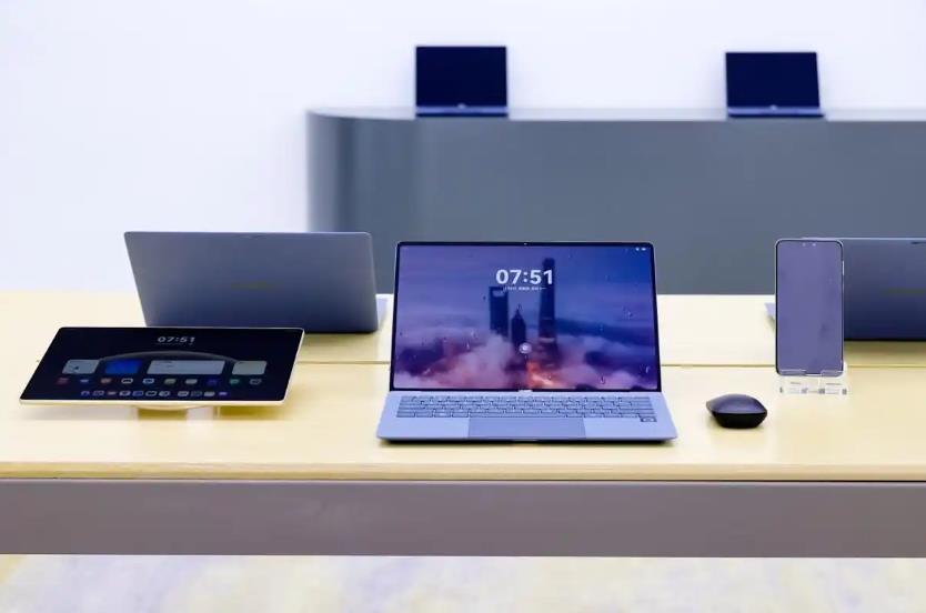 Dual Touchscreen High-Performance Laptop: A Powerful Rival to the HarmonyOS MateBook Pro(图1)