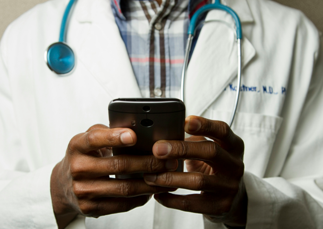 Transforming Patient Care: How Rugged PDAs and Medical Tablets Are Revolutionizing Healthcare Mobility(图1)