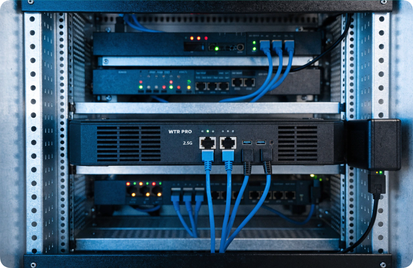 Mini PCs Are Eating the Desktop — From Digital Signage to Edge Computing, Heres What You Need(图3) Mini PCs Are Eating the Desktop — From Digital Signage to Edge Computing, Heres What You Need(图3)