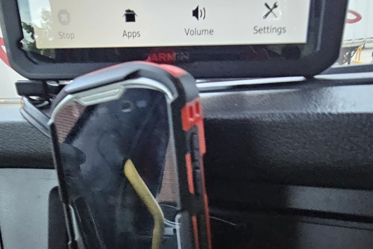RT81-cockpit-cradle-closeup